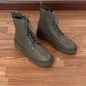Olivia Miller Crystal Lace Up Lug Sole Combat Boots Size 8 1/2 Light Gray NIB